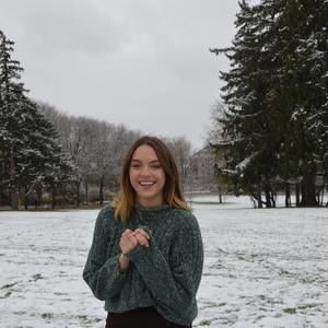 Meet your Posher, Simone